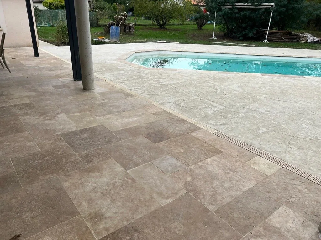 Margelle piscine travertin CBDP